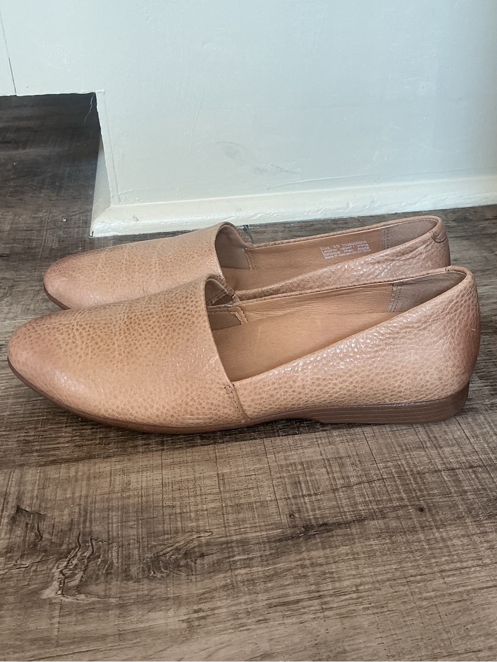 Dansko Larisa Women's Leather Slip On Flats Taupe Milled Comfort Shoes Size 39